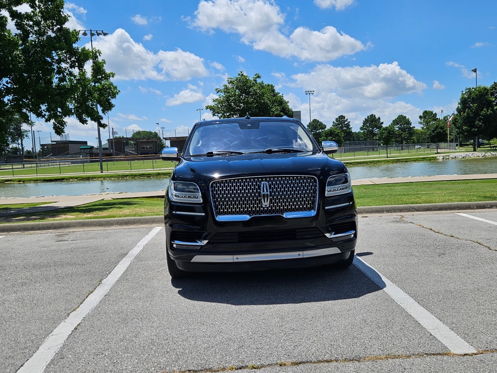 Photo 2 of this LINCOLN NAVIGATOR