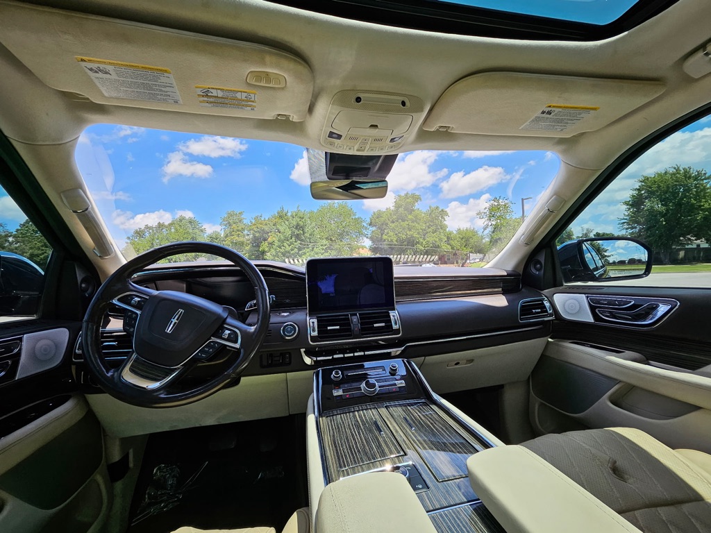 Photo 10 of this LINCOLN NAVIGATOR