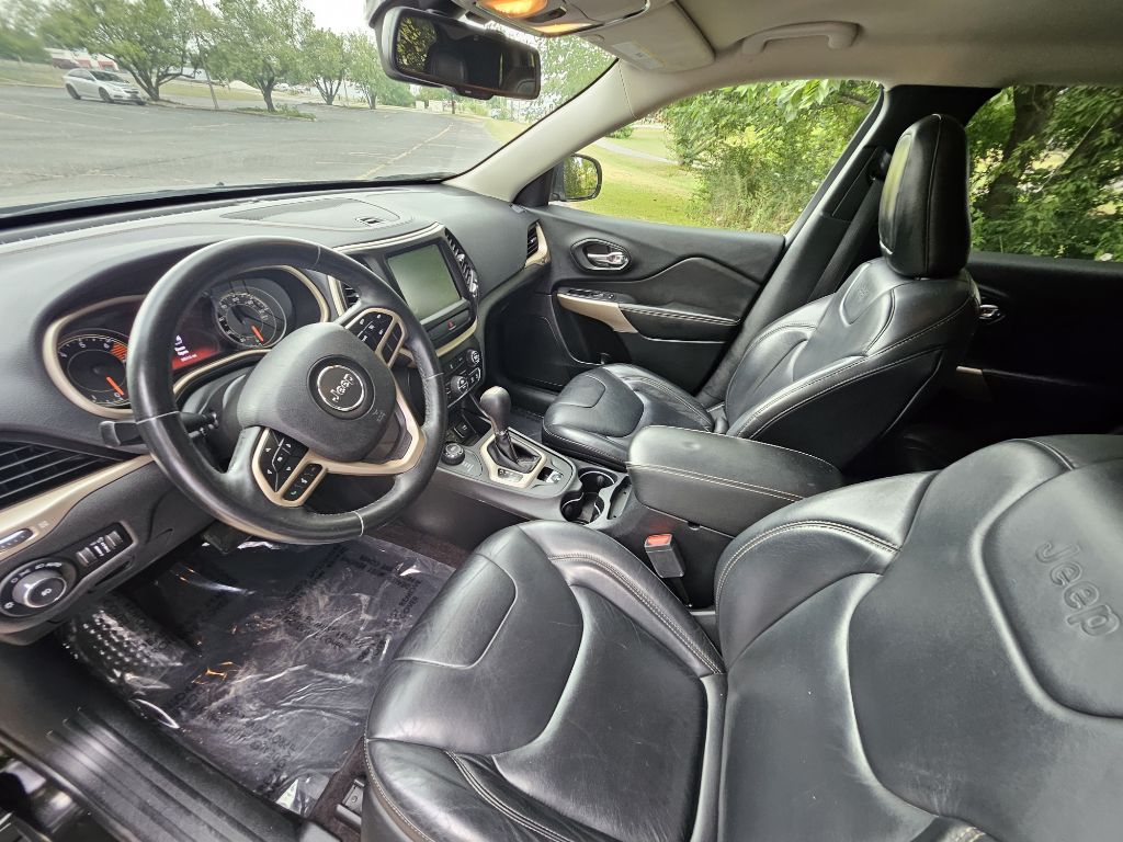 Photo 11 of this JEEP CHEROKEE