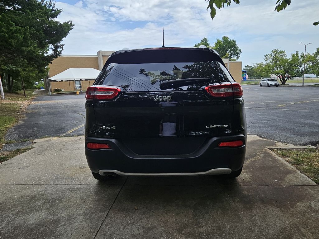 Photo 2 of this JEEP CHEROKEE