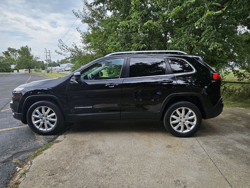 Photo 3 of this JEEP CHEROKEE