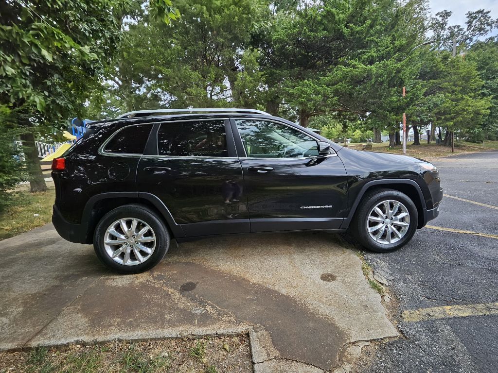 Photo 7 of this JEEP CHEROKEE
