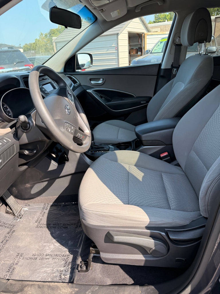 Photo 8 of this HYUNDAI SANTA FE