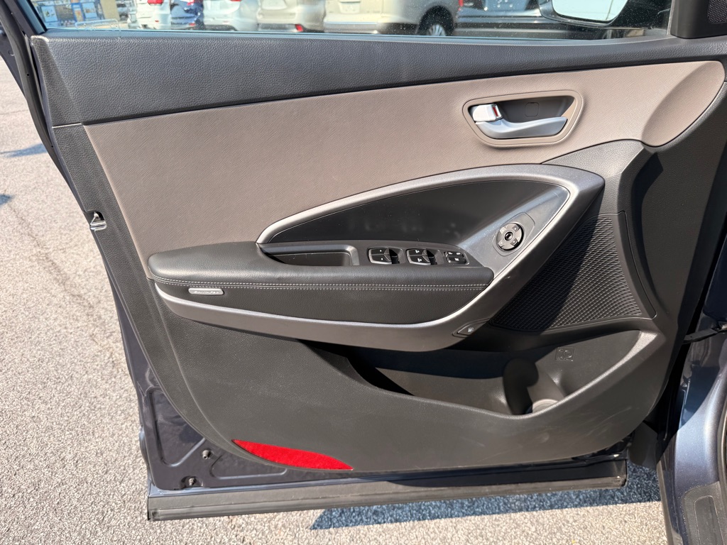 Photo 10 of this HYUNDAI SANTA FE