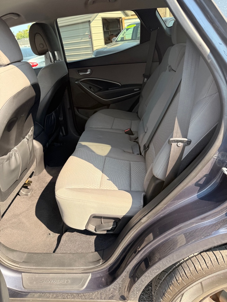 Photo 9 of this HYUNDAI SANTA FE