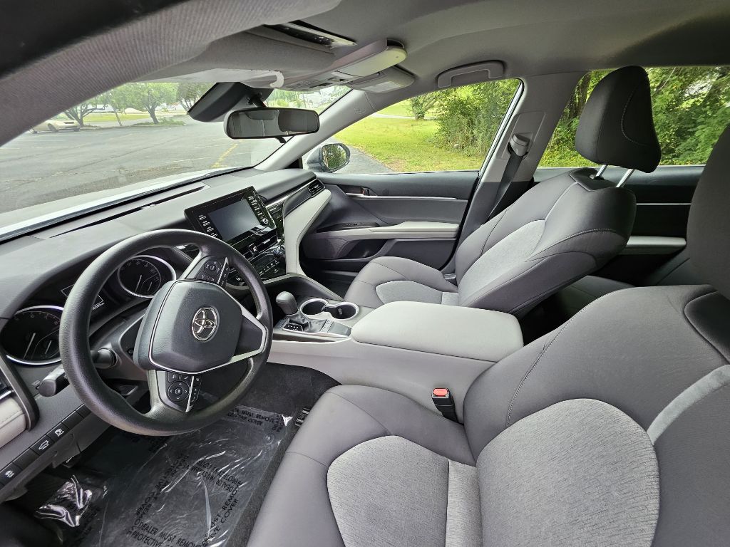 Photo 9 of this TOYOTA CAMRY