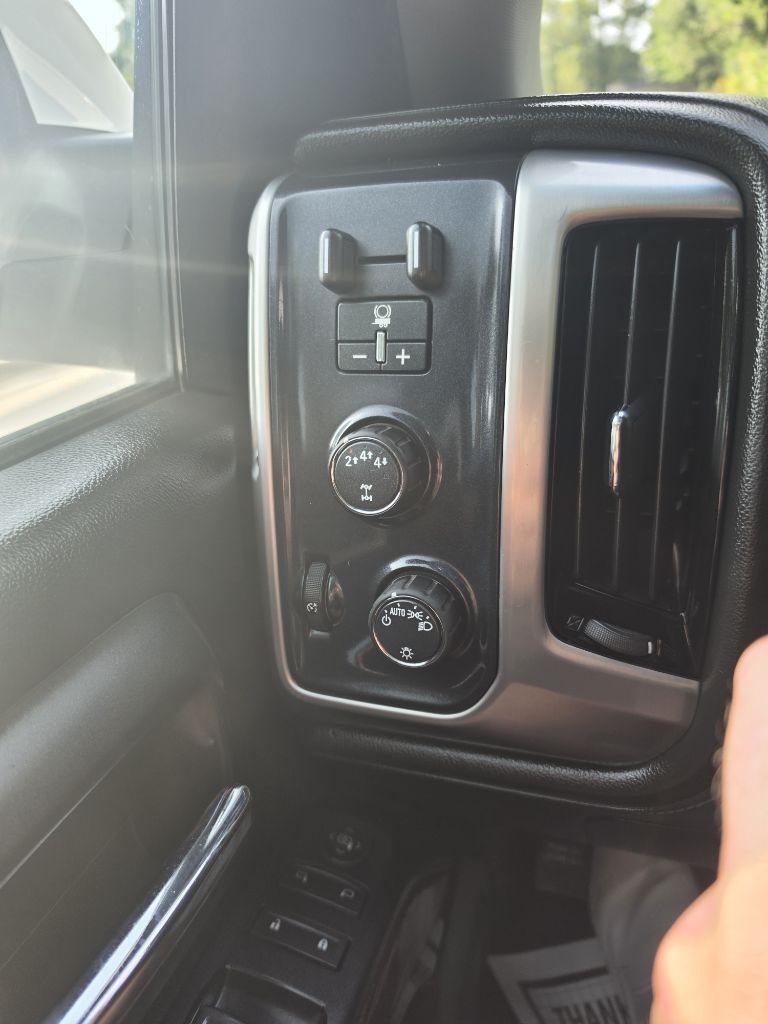 Photo 2 of this GMC SIERRA 2500