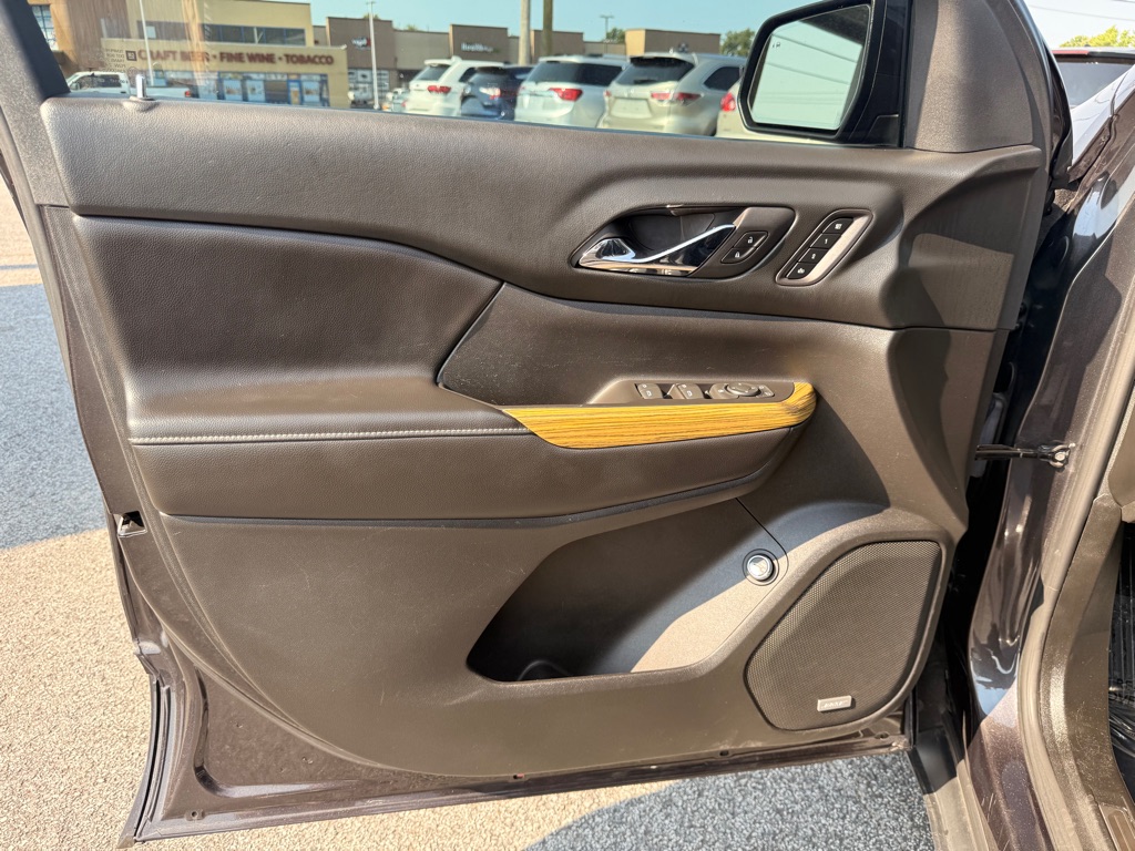Photo 10 of this GMC ACADIA