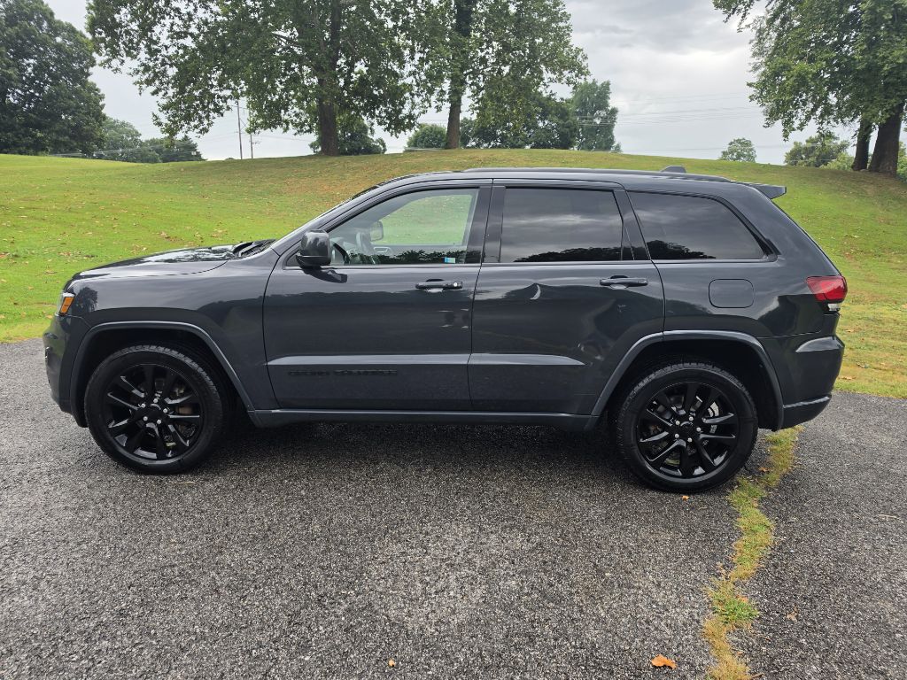 Photo 2 of this JEEP GRAND CHEROKEE