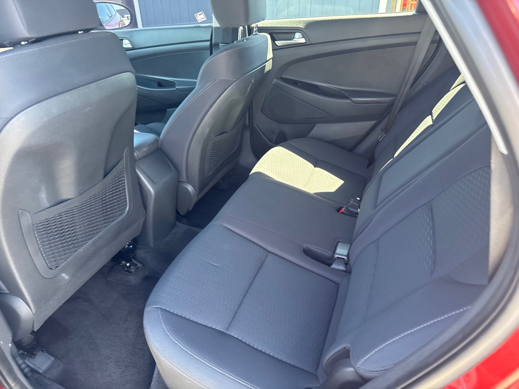 Photo 10 of this HYUNDAI TUCSON
