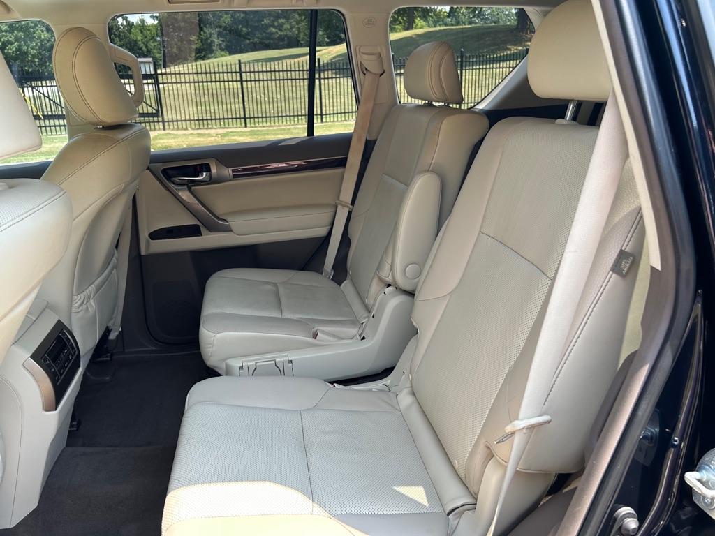 Photo 14 of this LEXUS GX