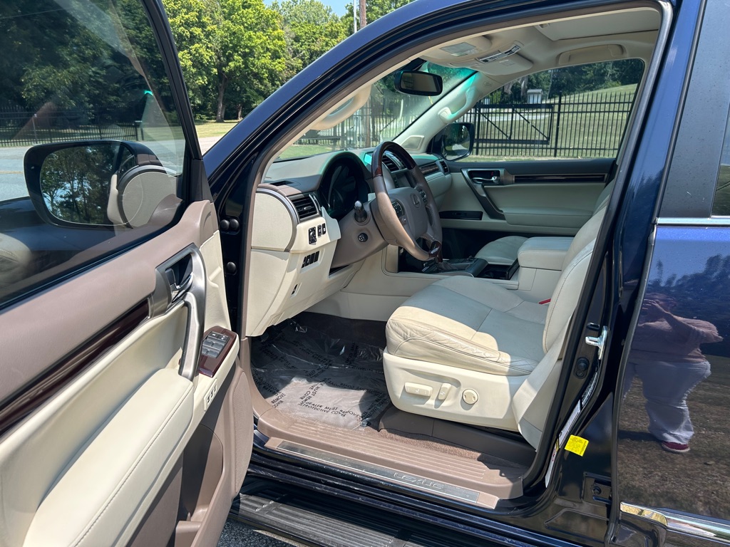 Photo 7 of this LEXUS GX