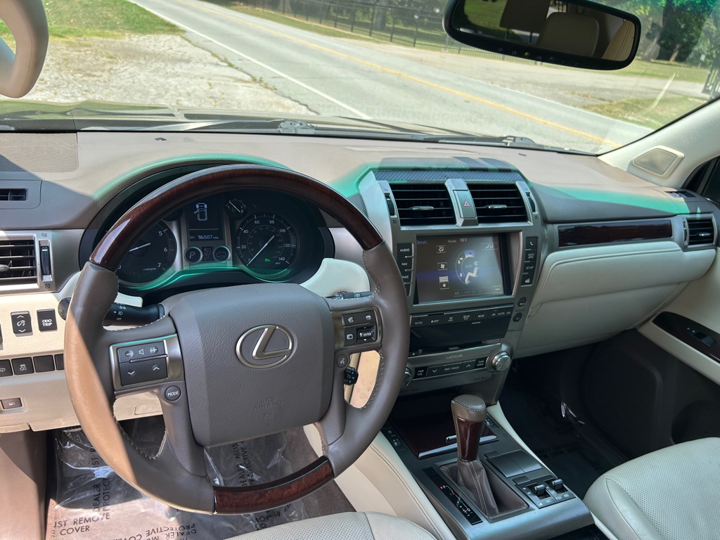 Photo 8 of this LEXUS GX
