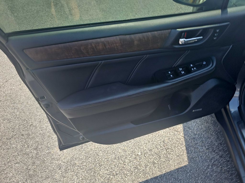 Photo 10 of this SUBARU OUTBACK