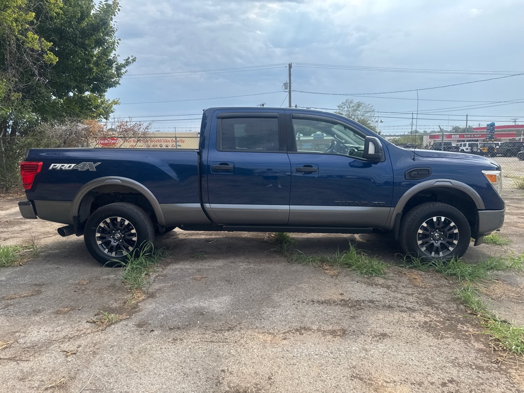 Photo 4 of this NISSAN TITAN XD