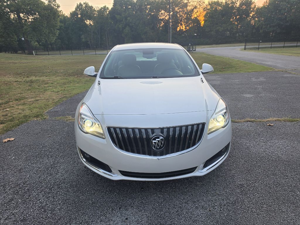 Photo 2 of this BUICK REGAL