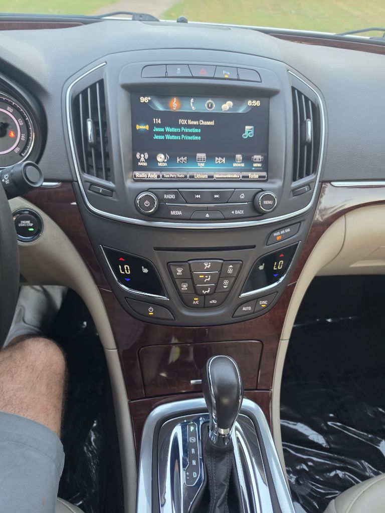 Photo 14 of this BUICK REGAL