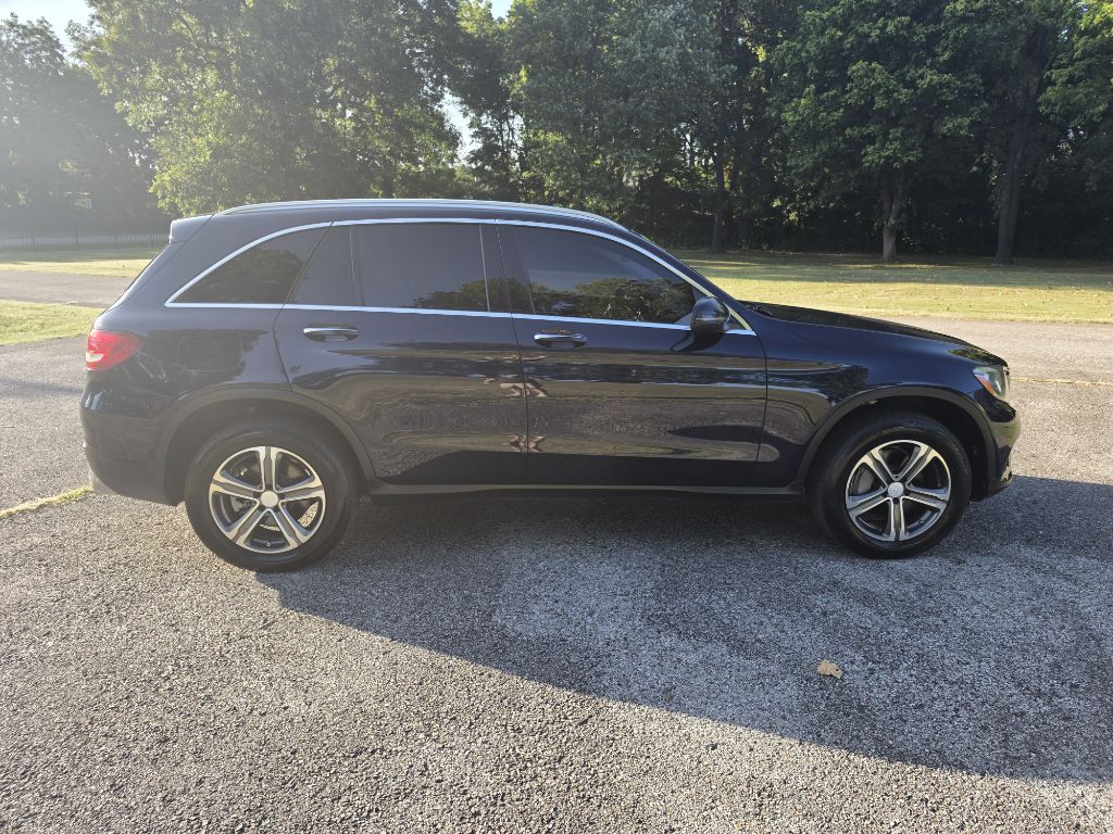 Photo 8 of this MERCEDES-BENZ GLC