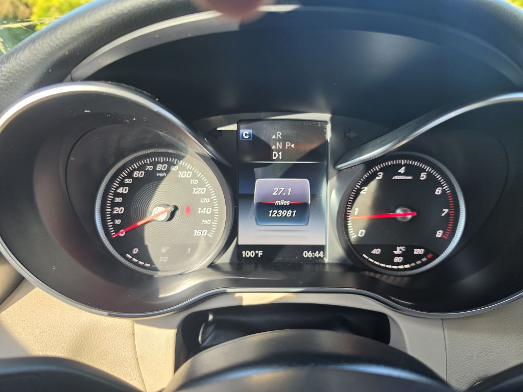 Photo 16 of this MERCEDES-BENZ GLC