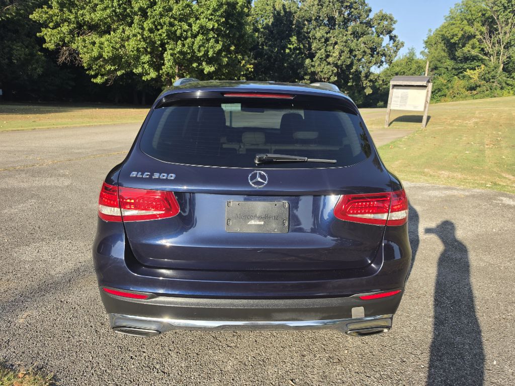 Photo 10 of this MERCEDES-BENZ GLC