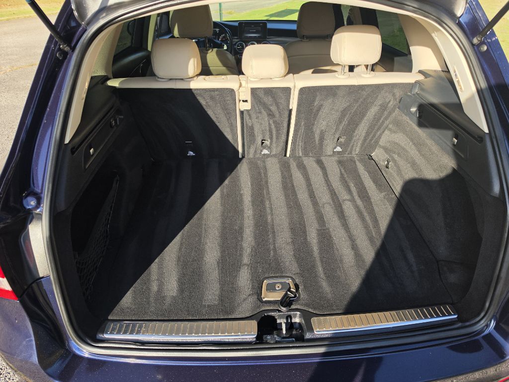 Photo 12 of this MERCEDES-BENZ GLC