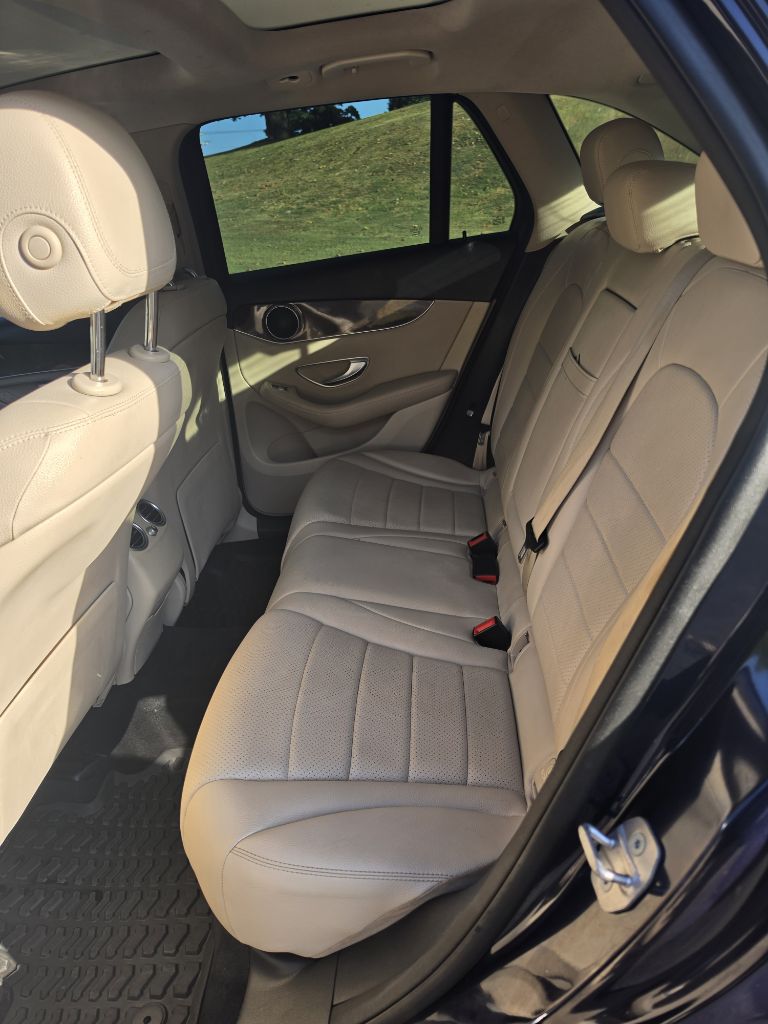 Photo 15 of this MERCEDES-BENZ GLC