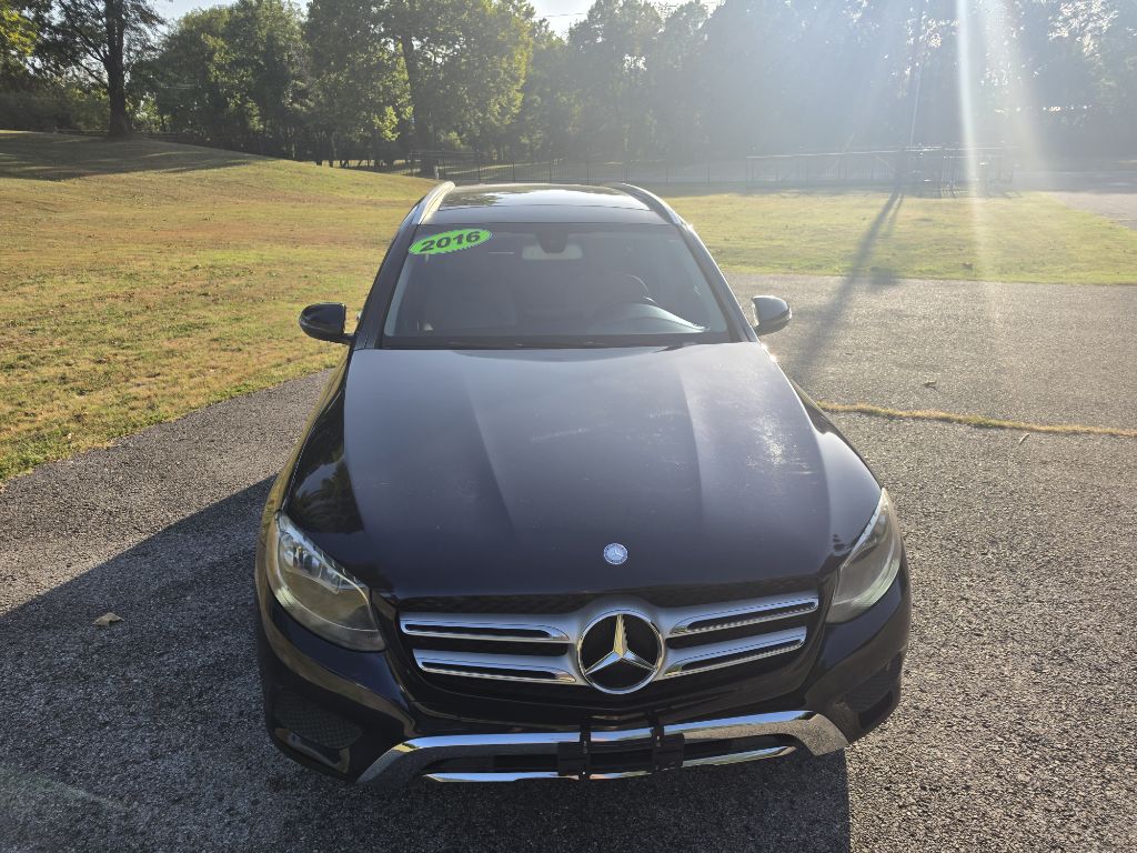Photo 4 of this MERCEDES-BENZ GLC