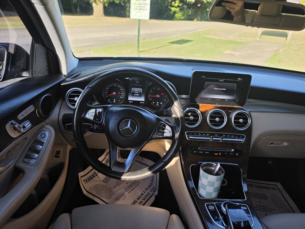 Photo 13 of this MERCEDES-BENZ GLC