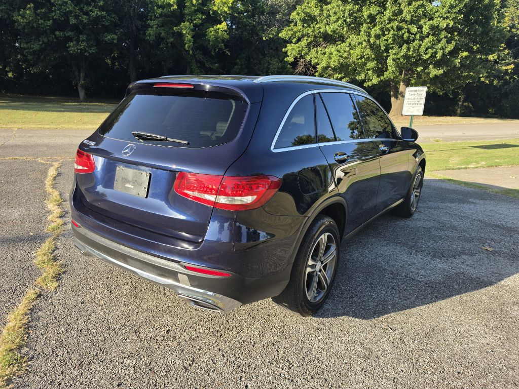 Photo 6 of this MERCEDES-BENZ GLC