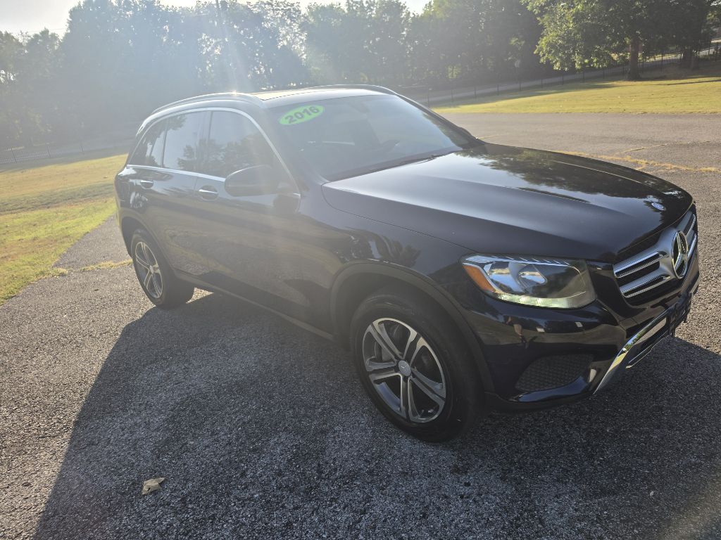 Photo 2 of this MERCEDES-BENZ GLC