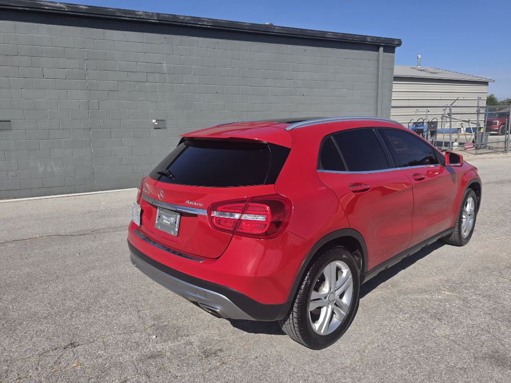 Photo 15 of this MERCEDES-BENZ GLA