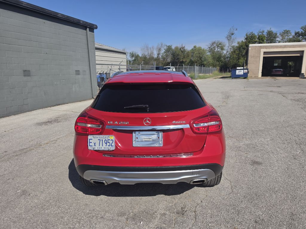 Photo 4 of this MERCEDES-BENZ GLA