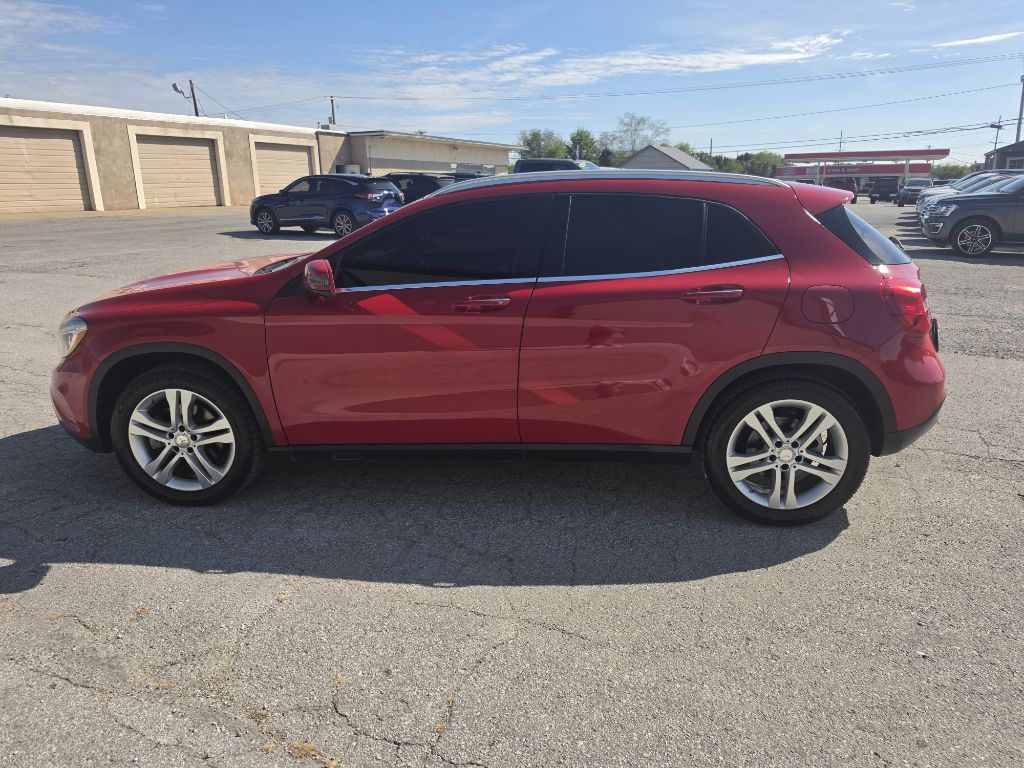 Photo 22 of this MERCEDES-BENZ GLA