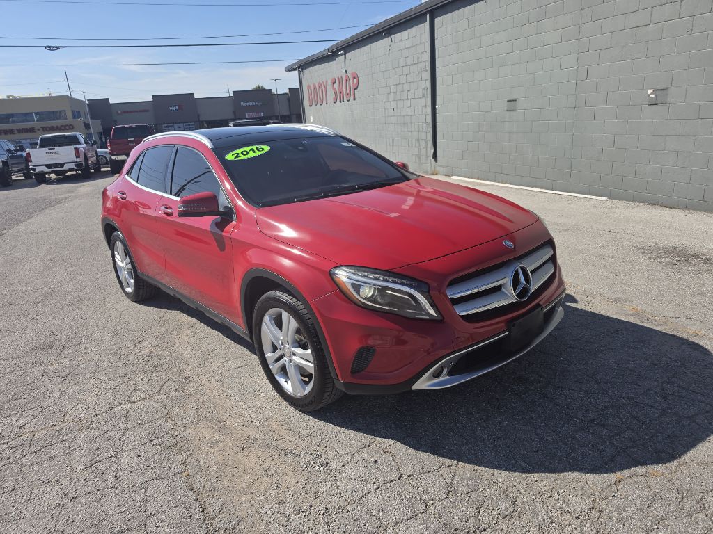 Photo 18 of this MERCEDES-BENZ GLA