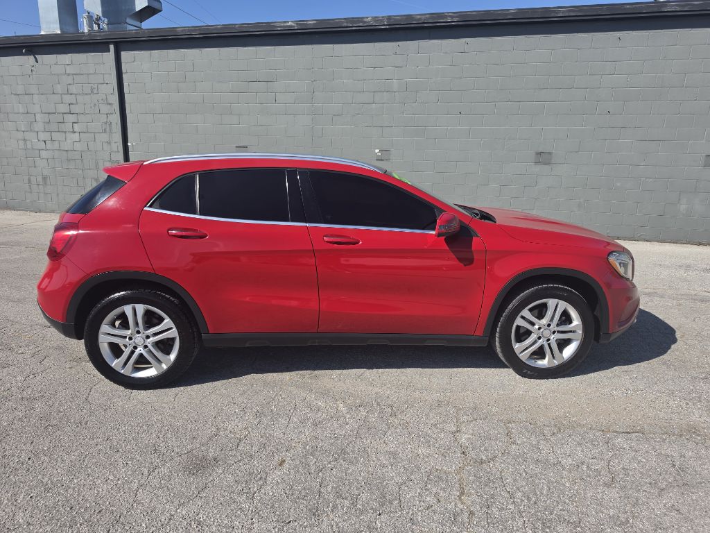 Photo 17 of this MERCEDES-BENZ GLA