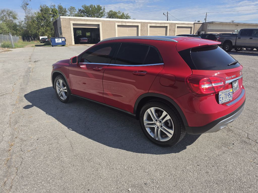 Photo 21 of this MERCEDES-BENZ GLA