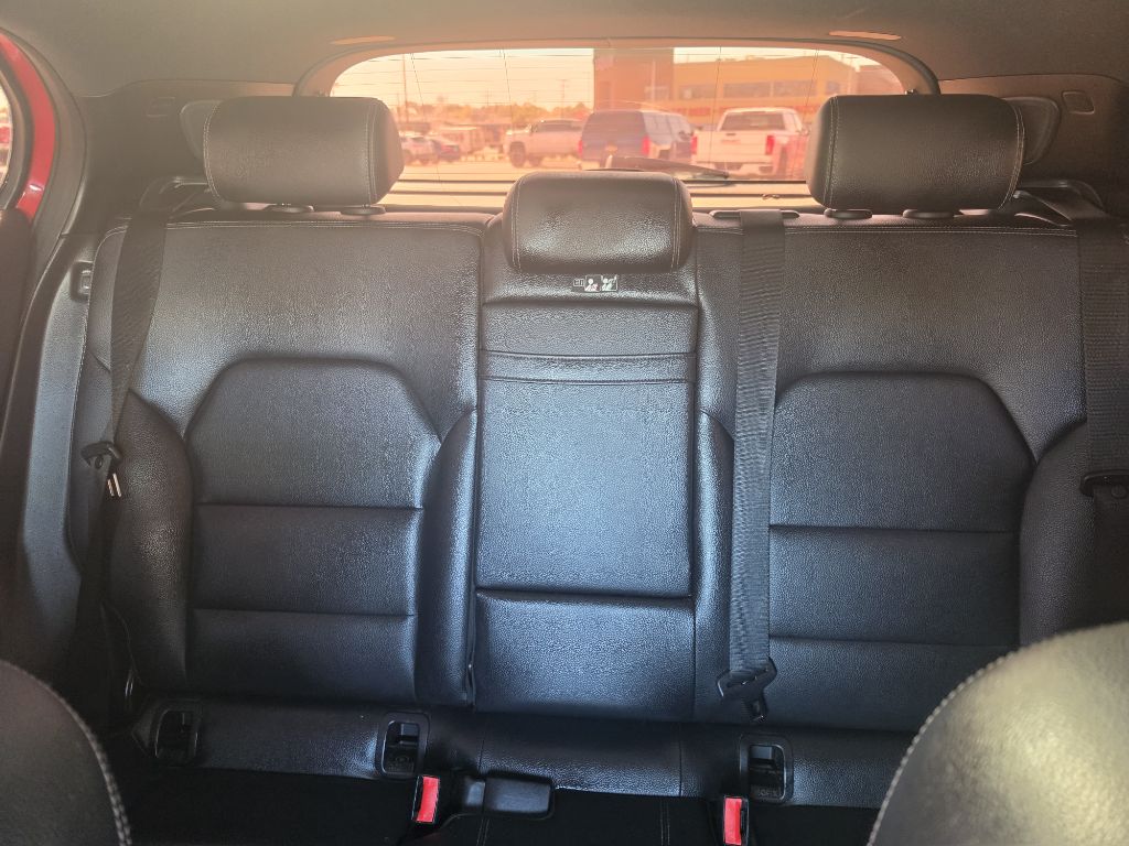 Photo 27 of this MERCEDES-BENZ GLA