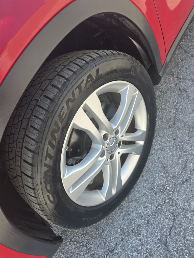 Photo 9 of this MERCEDES-BENZ GLA
