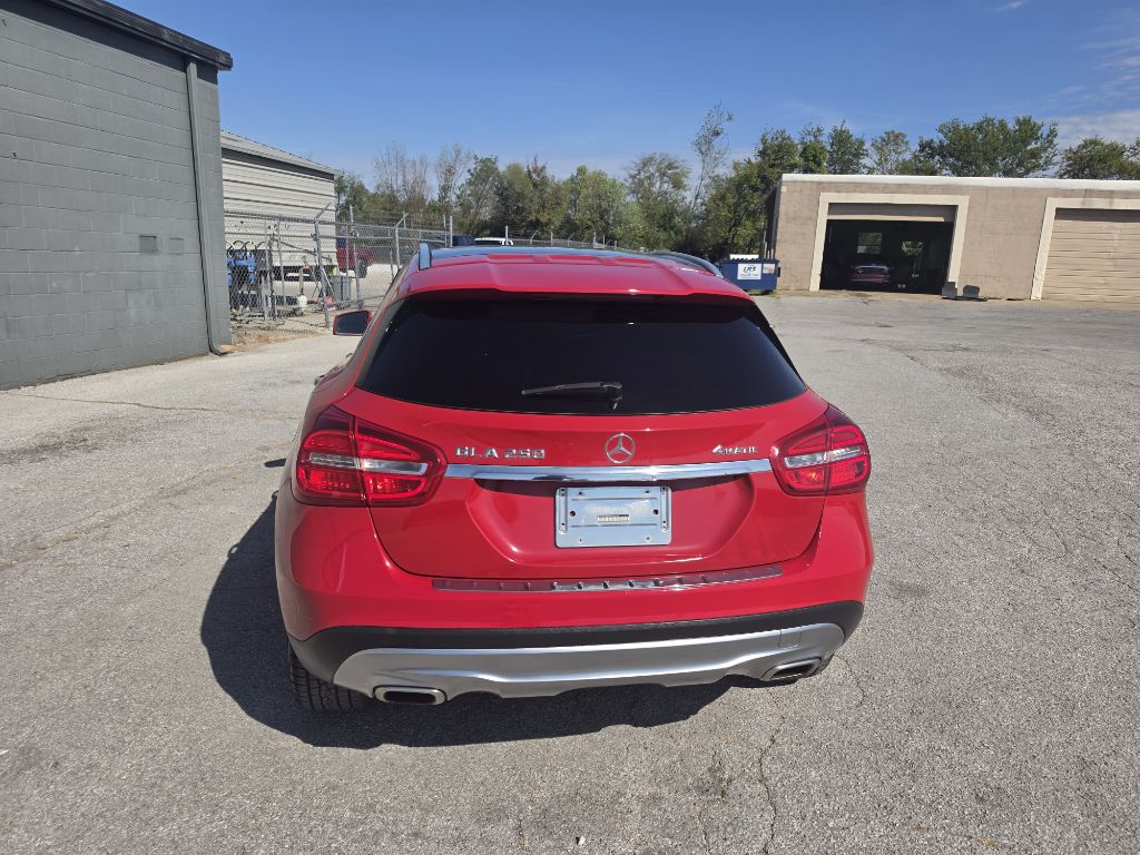 Photo 6 of this MERCEDES-BENZ GLA