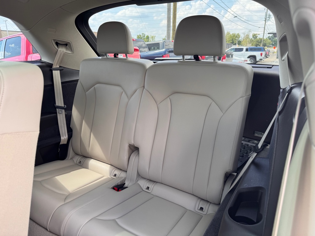Photo 12 of this AUDI Q7