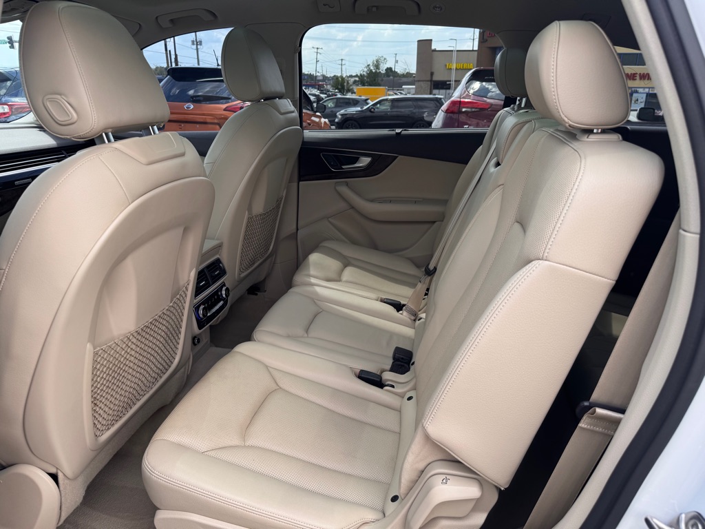 Photo 11 of this AUDI Q7