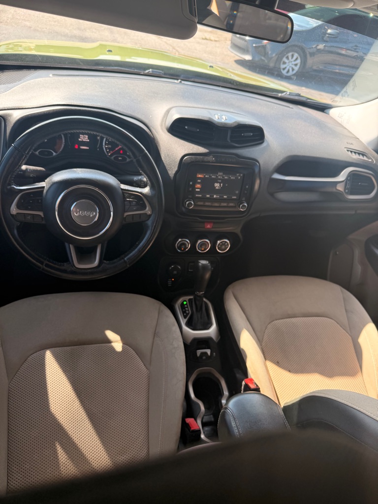 Photo 7 of this JEEP RENEGADE
