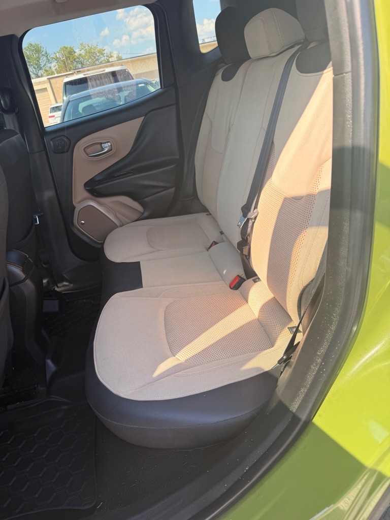 Photo 9 of this JEEP RENEGADE