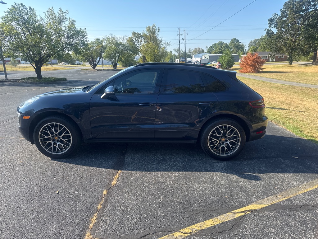 Photo 8 of this PORSCHE MACAN