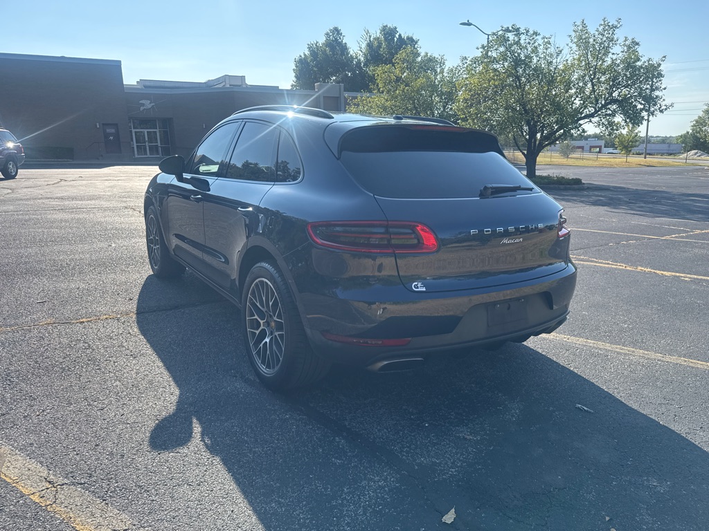 Photo 7 of this PORSCHE MACAN