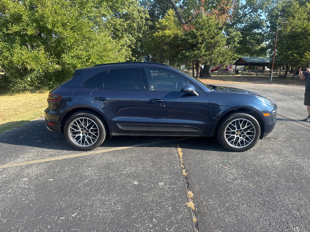 Photo 4 of this PORSCHE MACAN