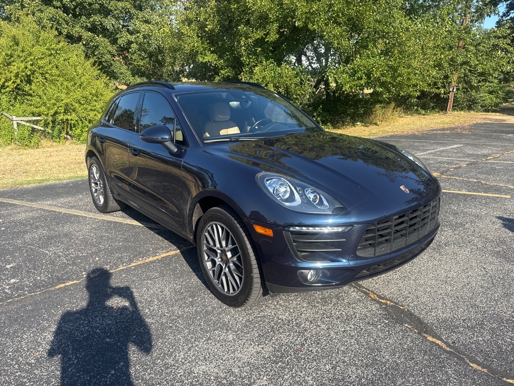 Photo 3 of this PORSCHE MACAN