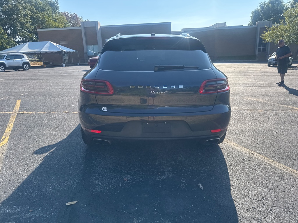 Photo 6 of this PORSCHE MACAN