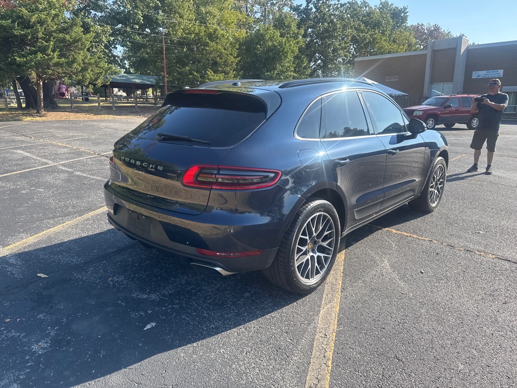 Photo 5 of this PORSCHE MACAN