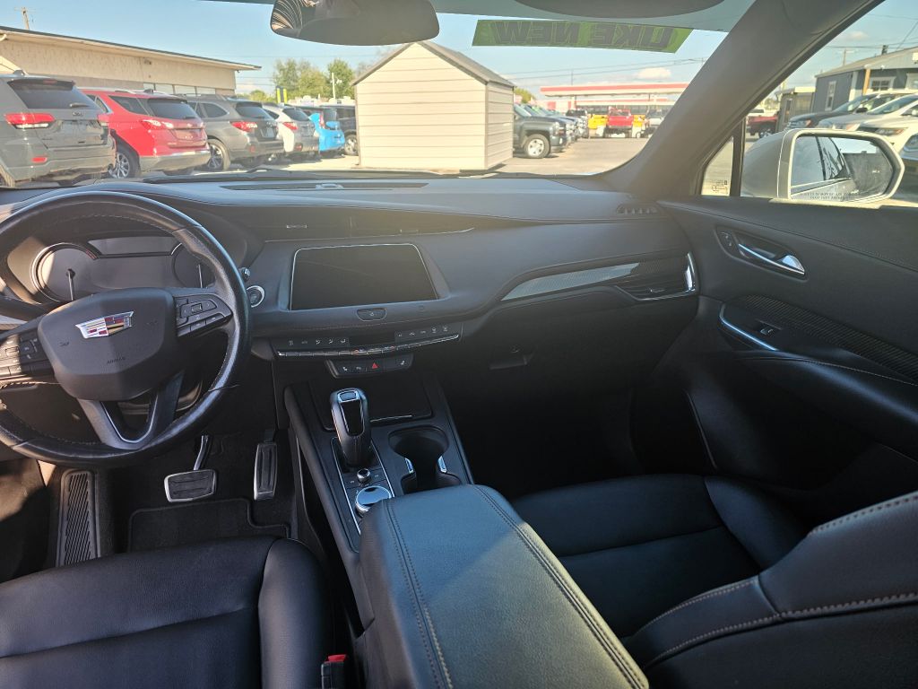 Photo 11 of this CADILLAC XT4